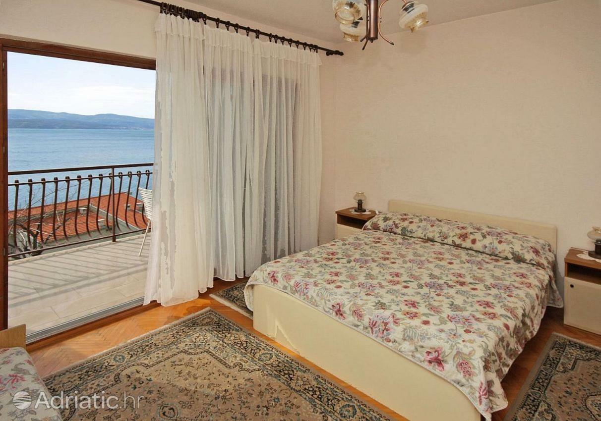 Apartmani Ujdur Omis Luaran gambar