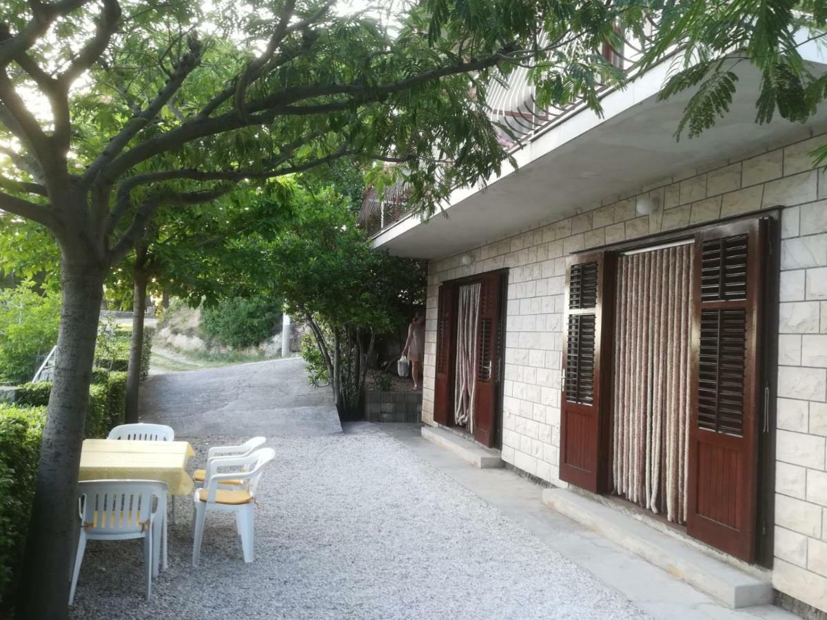 Apartmani Ujdur Omis Luaran gambar
