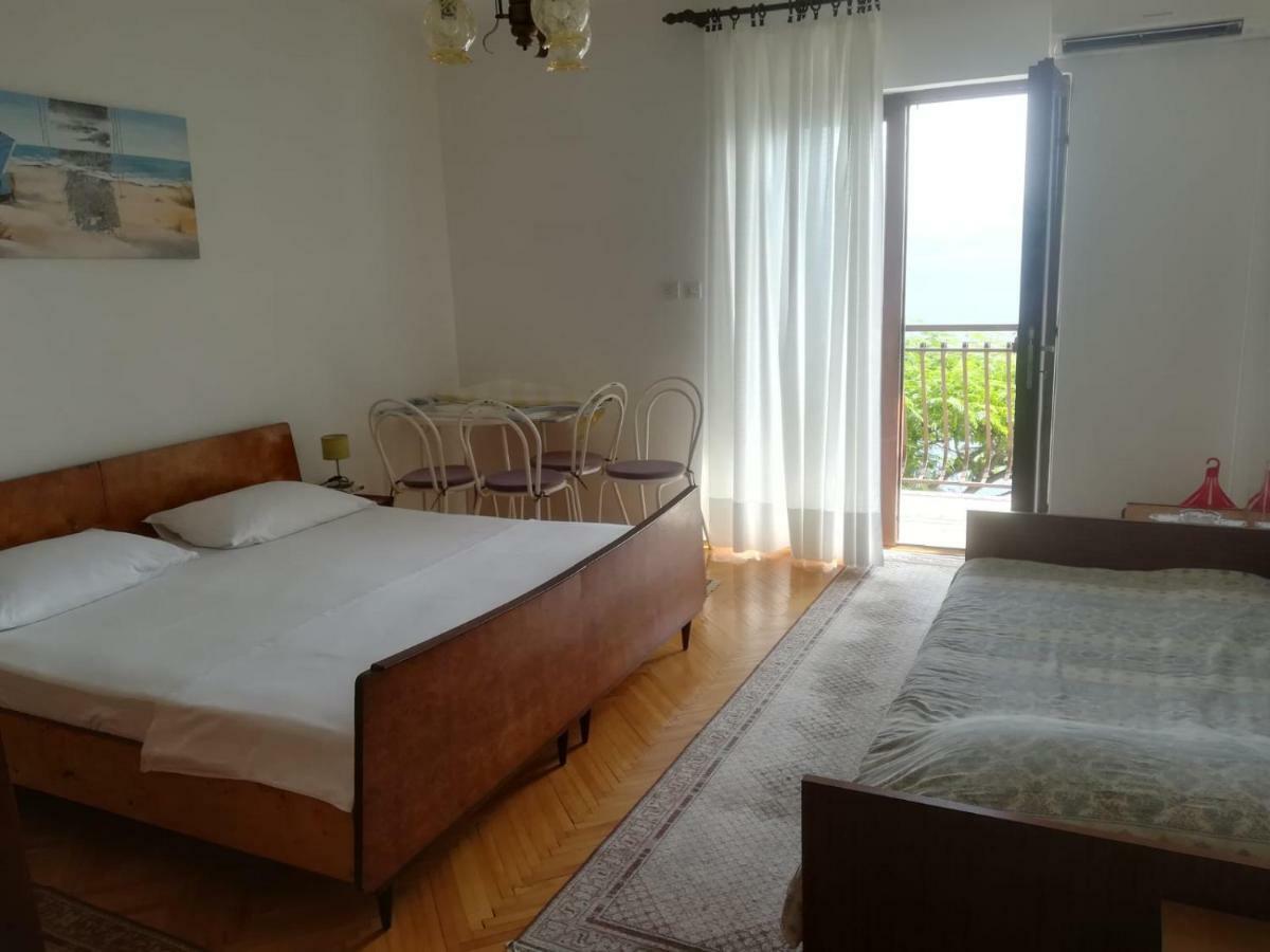 Apartmani Ujdur Omis Luaran gambar