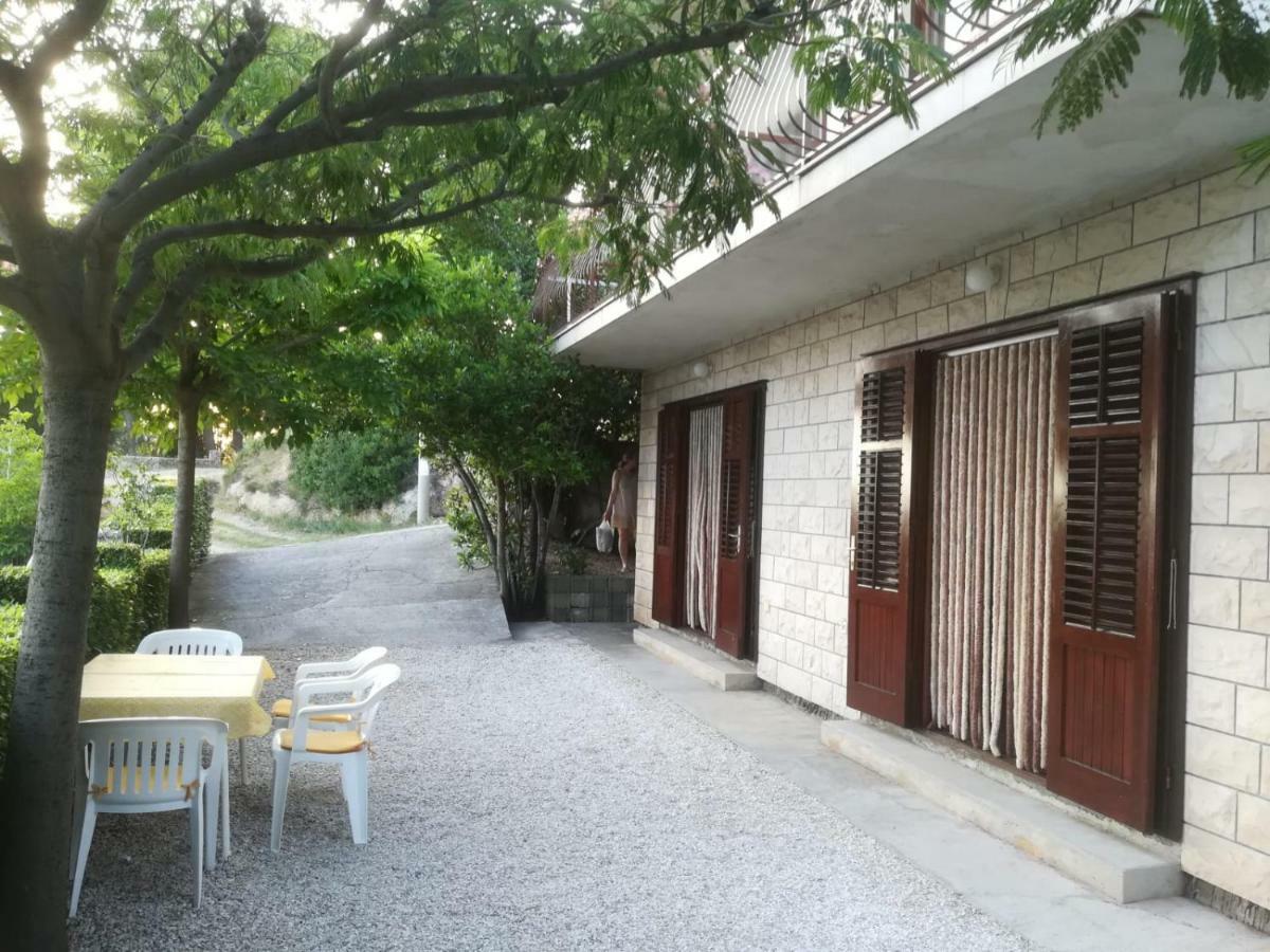 Apartmani Ujdur Omis Luaran gambar