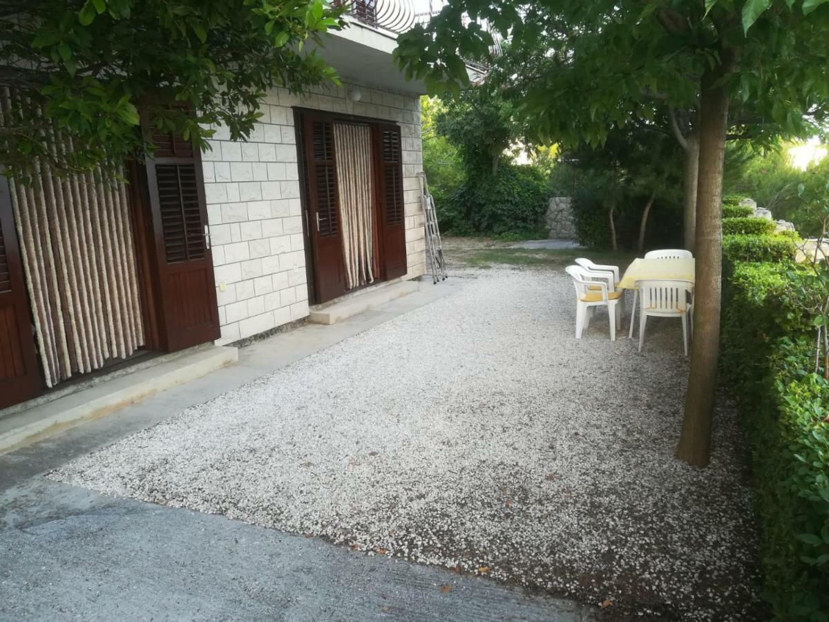 Apartmani Ujdur Omis Luaran gambar