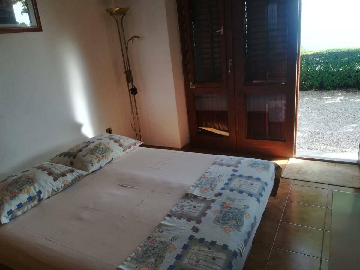Apartmani Ujdur Omis Luaran gambar