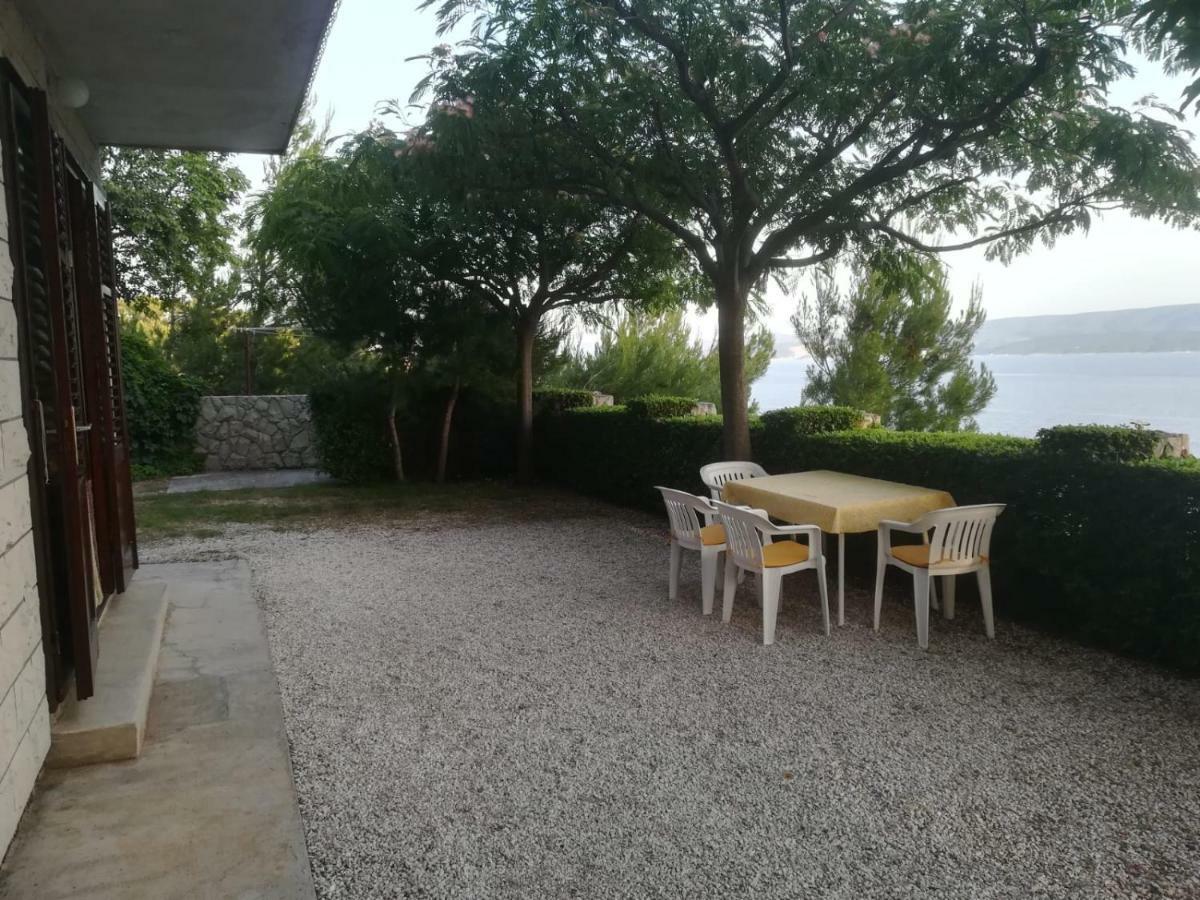 Apartmani Ujdur Omis Luaran gambar