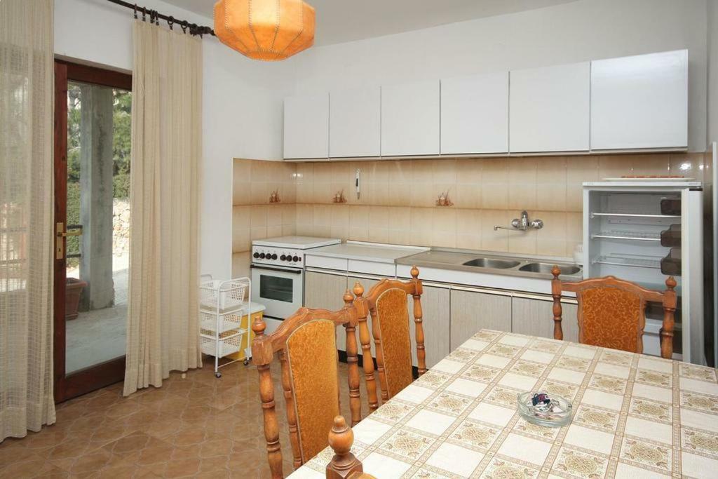 Apartmani Ujdur Omis Luaran gambar