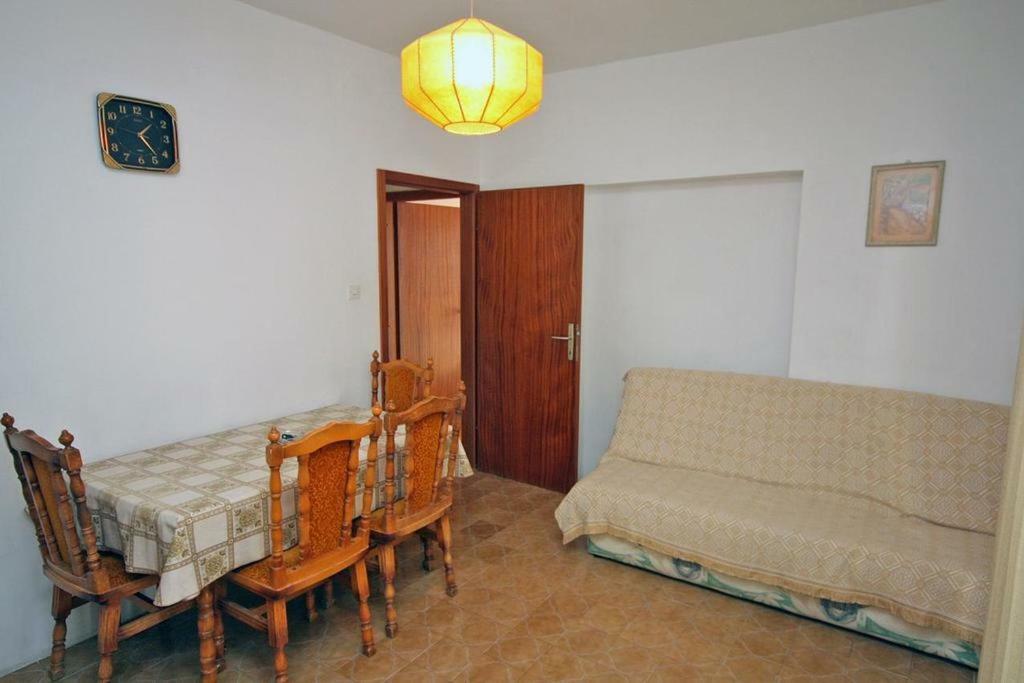 Apartmani Ujdur Omis Luaran gambar