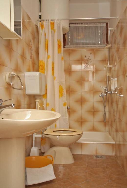 Apartmani Ujdur Omis Luaran gambar