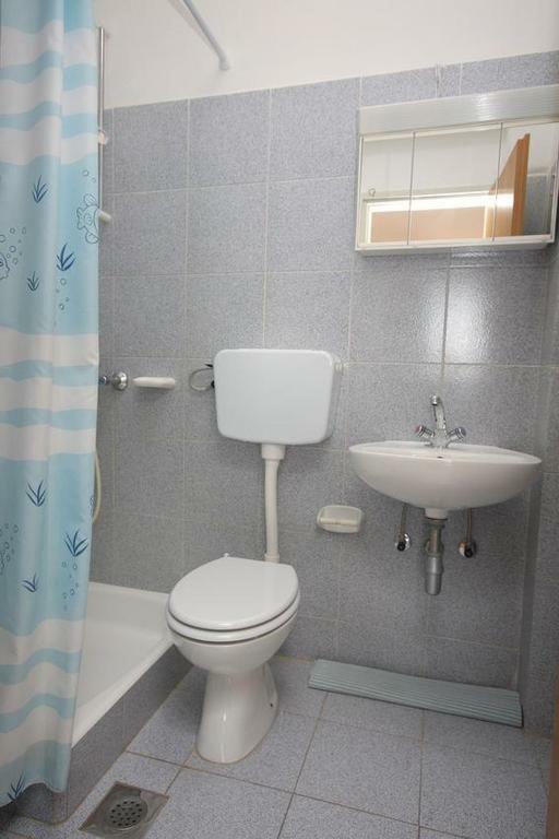 Apartmani Ujdur Omis Luaran gambar