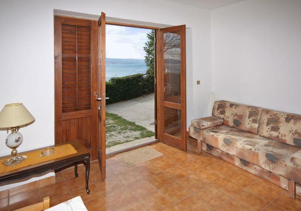 Apartmani Ujdur Omis Luaran gambar