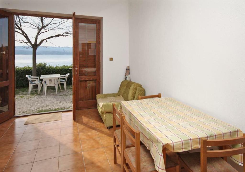 Apartmani Ujdur Omis Luaran gambar